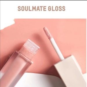 KKW Beauty Soulmate Gloss